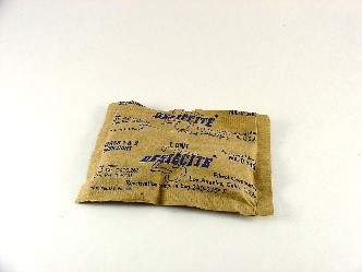 https://upload.wikimedia.org/wikipedia/commons/thumb/a/a0/Desiccite_%28dessicant%29.jpg/1280px-Desiccite_%28dessicant%29.jpg